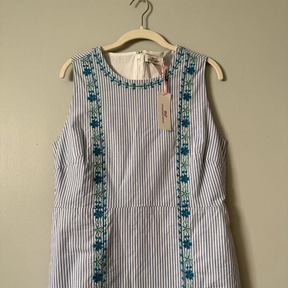 Vineyard Vines Pop Embroidered Hydrangea Stretch Shift Dress - Picture 4 of 8